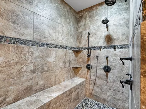 Bath - 3050 N Bronzewood Cir, Erda, UT 84074 photo 4 of 7