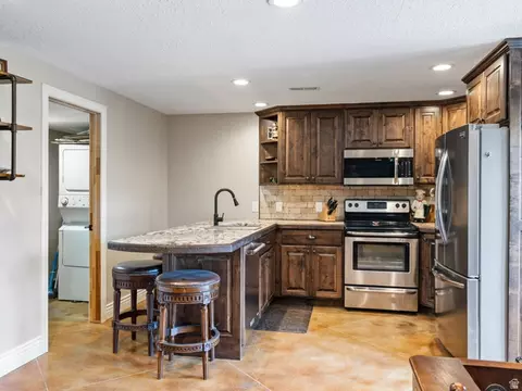 Kitchen - 3050 N Bronzewood Cir, Erda, UT 84074 photo 5 of 5