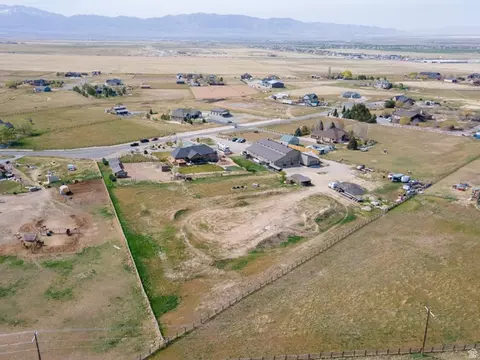 View/Area - 3050 N Bronzewood Cir, Erda, UT 84074 photo 6 of 8
