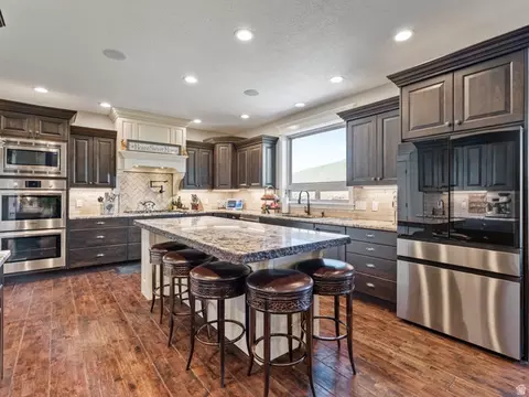 Kitchen - 3050 N Bronzewood Cir, Erda, UT 84074 photo 3 of 5