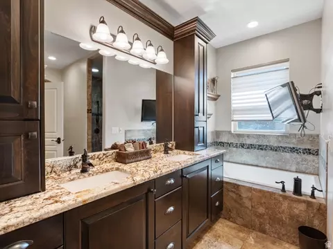 Bath - 3050 N Bronzewood Cir, Erda, UT 84074 photo 3 of 7
