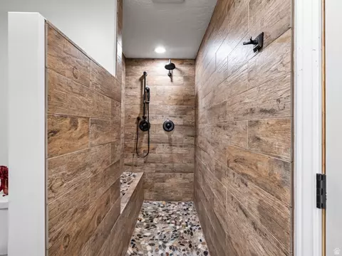 Bath - 3050 N Bronzewood Cir, Erda, UT 84074 photo 6 of 7