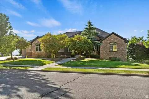 1542 S Valley View Dr E, Perry, UT 84302