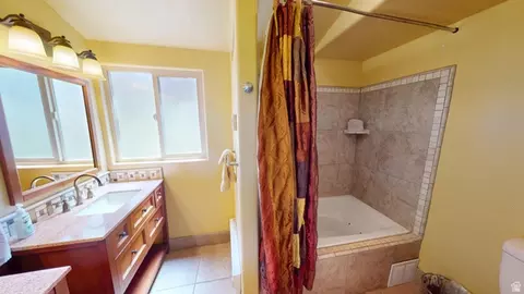 Bath - 315 Abbey Rd, Moab, UT 84532 photo 3 of 5