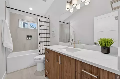 Bath - 4788 E Paddleford Dr, Eden, UT 84310 photo 2 of 3