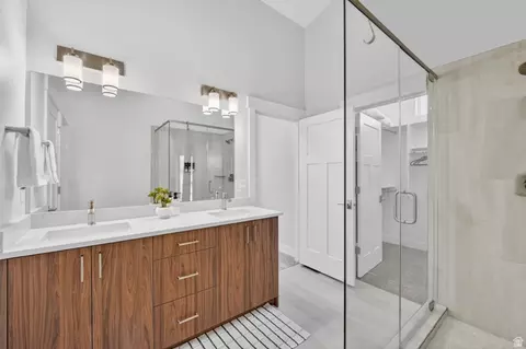 Bath - 4788 E Paddleford Dr, Eden, UT 84310 photo 1 of 3