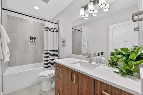 Bath - 4788 E Paddleford Dr, Eden, UT 84310 photo 3 of 3