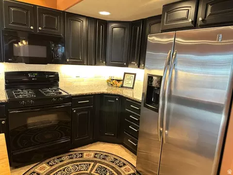 Kitchen - 395 S 200 E, Willard, UT 84340 photo 12 of 13