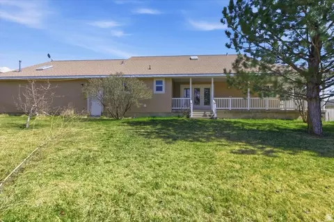 Exterior - 881 S 1200 E, Preston, ID 83263 photo 4 of 7
