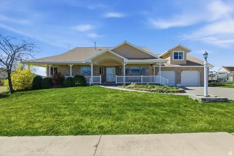 Exterior - 881 S 1200 E, Preston, ID 83263 photo 3 of 7