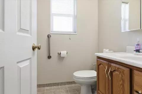 Bath - 881 S 1200 E, Preston, ID 83263 photo 3 of 5