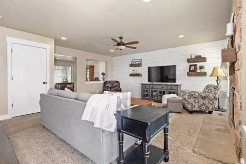 Living - 2034 E 800 S, Spanish Fork, UT 84660 photo 2 of 4