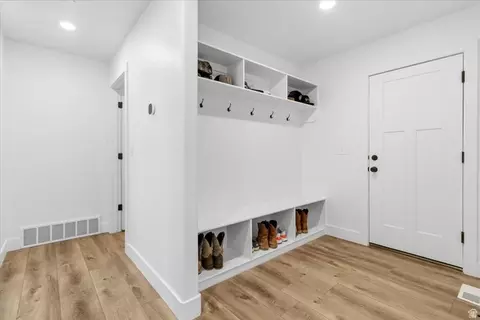 Entry Way - 161 N 200 W, Levan, UT 84639 photo 3 of 4