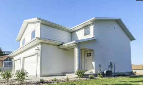 Exterior - 1350 S 200 W, Bountiful, UT 84010 photo 3 of 6