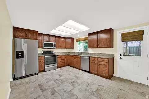 Kitchen - 732 W 1175 N, Centerville, UT 84014 photo 1 of 3