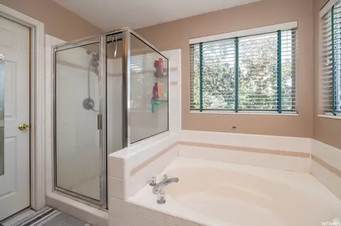 Bath - 910 W Brandermill Cv S, Murray, UT 84123 photo 3 of 3