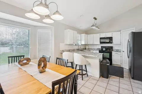 Kitchen - 910 W Brandermill Cv S, Murray, UT 84123 photo 2 of 2