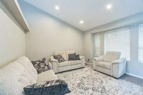 Living - 910 W Brandermill Cv S, Murray, UT 84123 photo 1 of 3