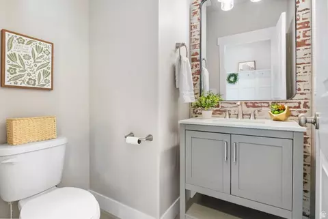 Bath - 572 S Chamberlain St, Mapleton, UT 84664 photo 4 of 5