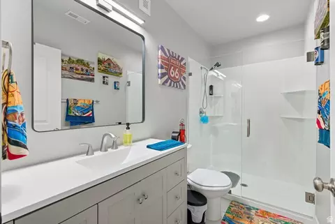 Bath - 572 S Chamberlain St, Mapleton, UT 84664 photo 3 of 5