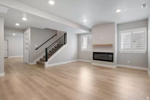 Living - 572 S Chamberlain St, Mapleton, UT 84664 photo 3 of 4