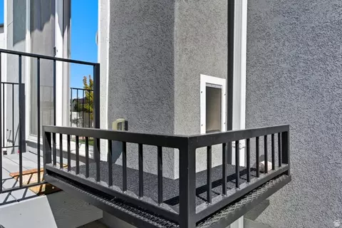 Exterior - 572 S Chamberlain St, Mapleton, UT 84664 photo 2 of 14