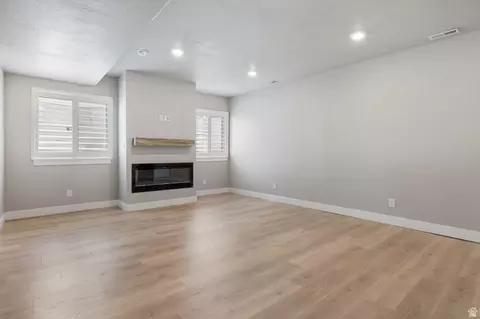 Living - 572 S Chamberlain St, Mapleton, UT 84664 photo 4 of 4