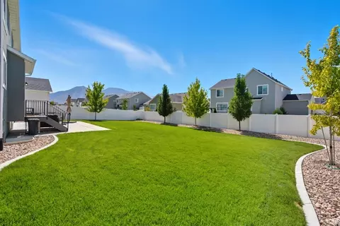 Exterior - 572 S Chamberlain St, Mapleton, UT 84664 photo 5 of 14