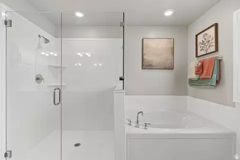 Bath - 572 S Chamberlain St, Mapleton, UT 84664 photo 2 of 5
