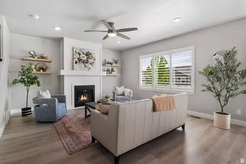 Living - 572 S Chamberlain St, Mapleton, UT 84664 photo 1 of 4