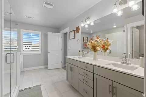Bath - 572 S Chamberlain St, Mapleton, UT 84664 photo 1 of 5