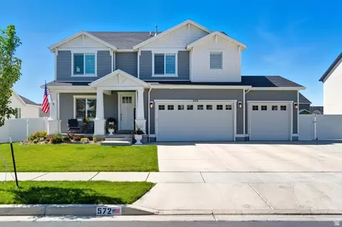 Exterior - 572 S Chamberlain St, Mapleton, UT 84664 photo 11 of 14
