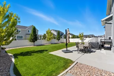 Exterior - 572 S Chamberlain St, Mapleton, UT 84664 photo 4 of 14