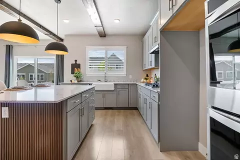 Kitchen - 572 S Chamberlain St, Mapleton, UT 84664 photo 4 of 4