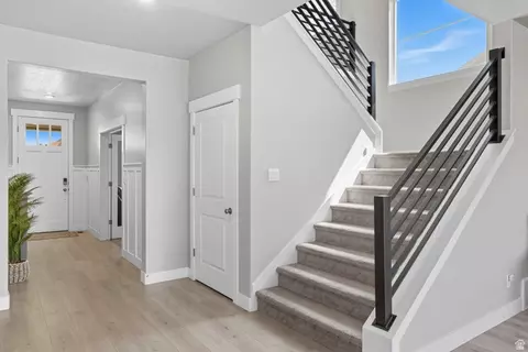 Entry Way - 572 S Chamberlain St, Mapleton, UT 84664 photo 2 of 3
