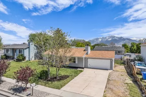 12669 S Old Fort Dr, Riverton, UT 84065
