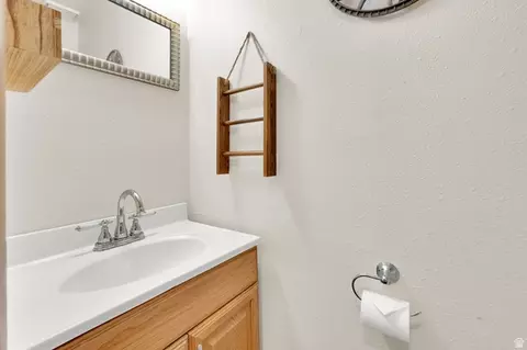 Bath - 698 E 200 S, Bountiful, UT 84010 photo 5 of 6