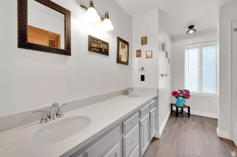 Bath - 698 E 200 S, Bountiful, UT 84010 photo 4 of 6