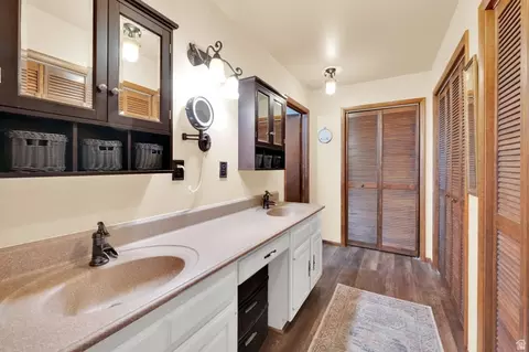 Bath - 698 E 200 S, Bountiful, UT 84010 photo 3 of 6