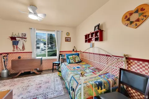Bedroom - 698 E 200 S, Bountiful, UT 84010 photo 2 of 4