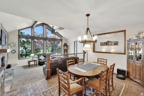 Dining - 698 E 200 S, Bountiful, UT 84010 photo 1 of 2