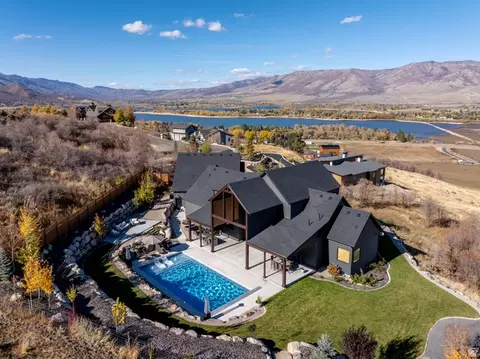 6861 E Summit Peak Cir, Huntsville, UT 84317