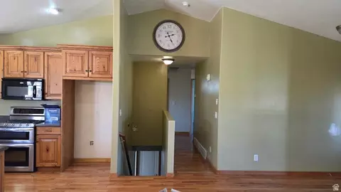 Entry Way - 430 E 100 N, Mount Pleasant, UT 84647 photo 2 of 3