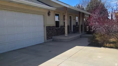 Exterior - 430 E 100 N, Mount Pleasant, UT 84647 photo 1 of 10