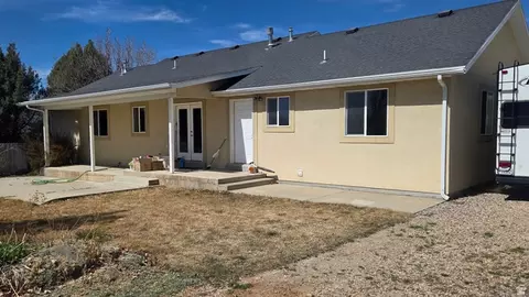 Exterior - 430 E 100 N, Mount Pleasant, UT 84647 photo 3 of 10