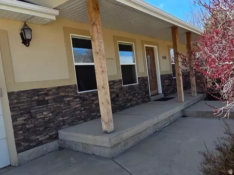 Exterior - 430 E 100 N, Mount Pleasant, UT 84647 photo 2 of 10