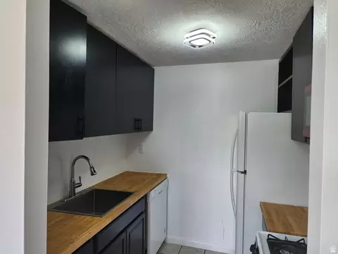 Kitchen - 5402 S Willow Ln E #E, Murray, UT 84107 photo 2 of 4
