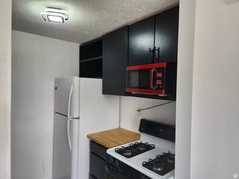 Kitchen - 5402 S Willow Ln E #E, Murray, UT 84107 photo 3 of 4