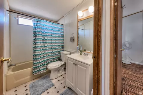 Bath - 3453 Lemon Ln, Moab, UT 84532 photo 3 of 3