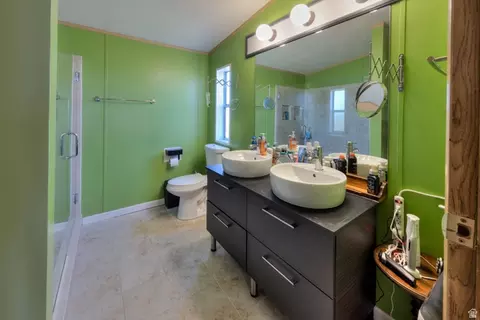 Bath - 3453 Lemon Ln, Moab, UT 84532 photo 2 of 3